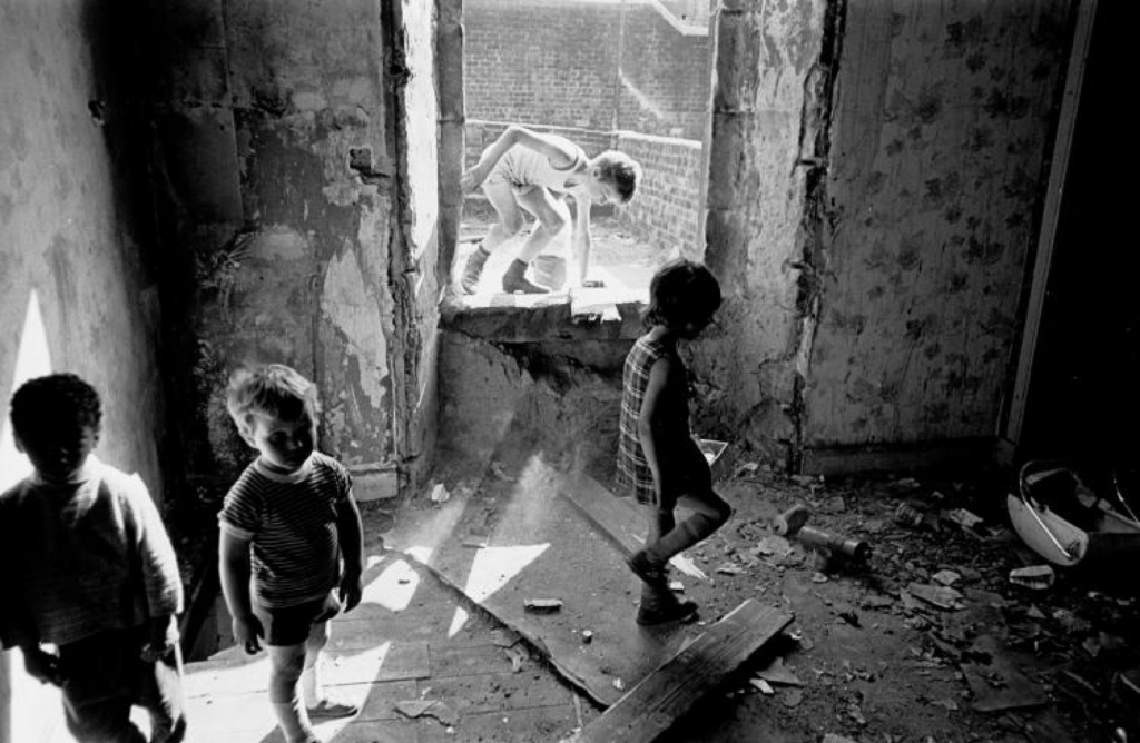 Image 4 Kids playing in Maryhill tenement 1970